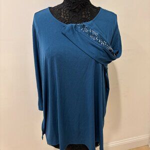 🎁 Holiday Special, 2/$40, 3/$48 🎁 Deep blue tunic, sparkly studded sleeves, XL